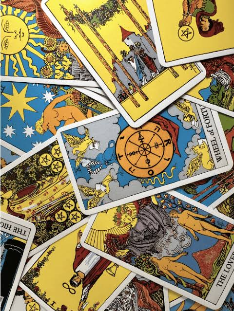 TAROT READING (3 questions)